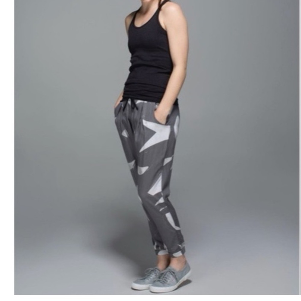 Lululemon women’s city joggers. Never worn. Retail 129